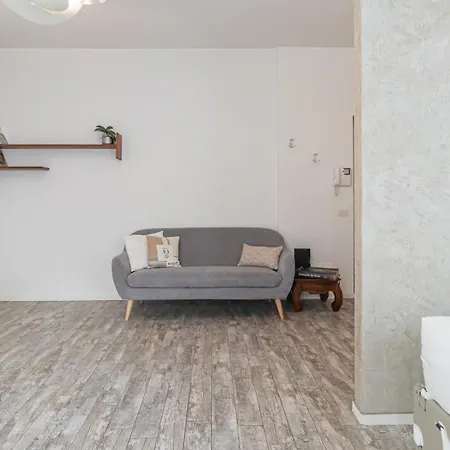 Italianway - Giovio 15 * Milano